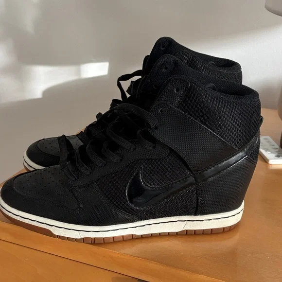 Nike Black Women's Wedge Sneakers - Picture 1 of 11
